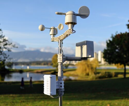 Estação meteorológica para monitorar e registrar clima no agronegócio.